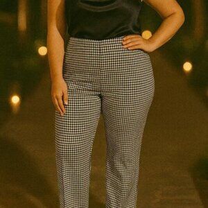 MAURICES PLUS GINGHAM PANTS SIZE 24